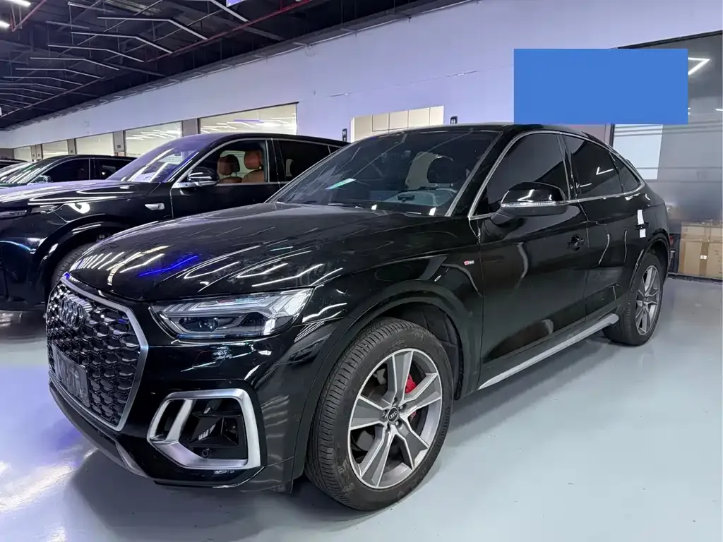 Audi Q5L Sportback — фото 1