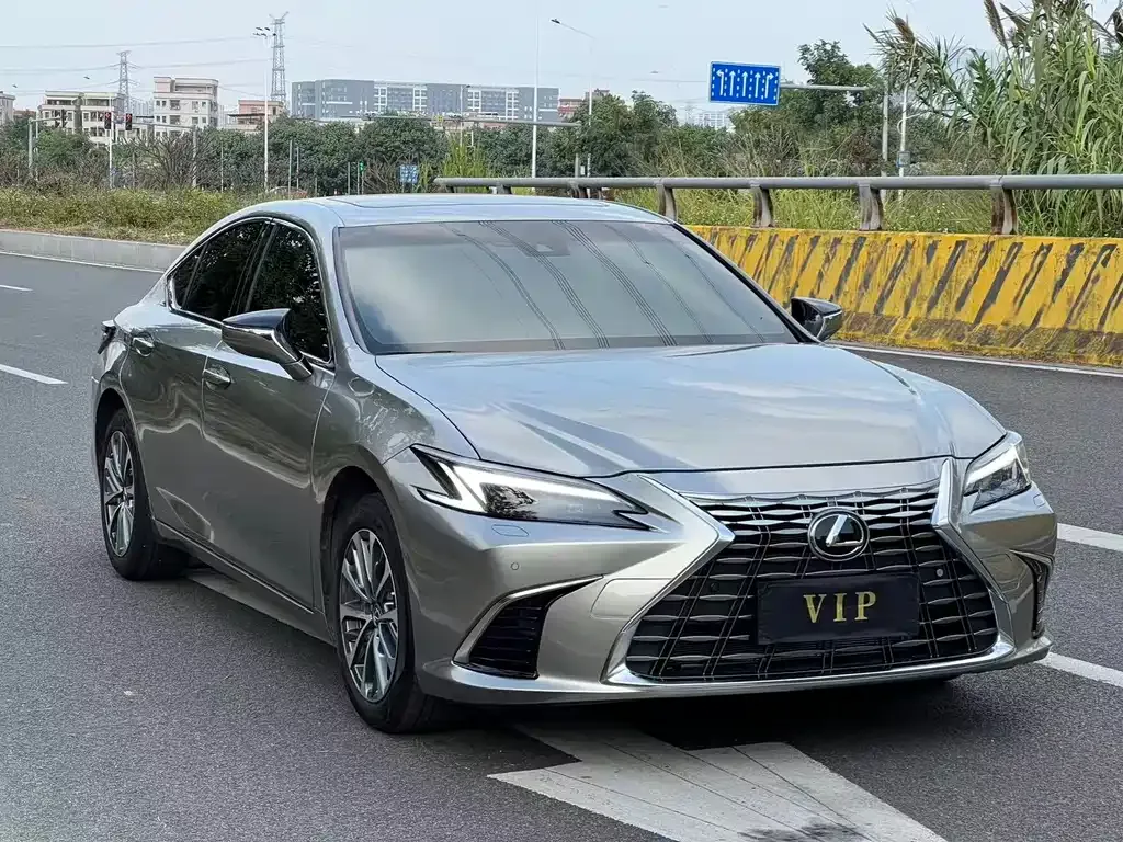 Lexus ES — фото 8