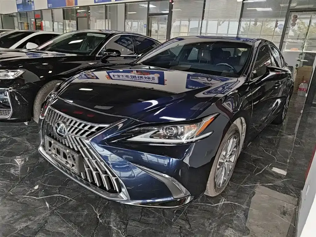 Lexus ES — фото 1