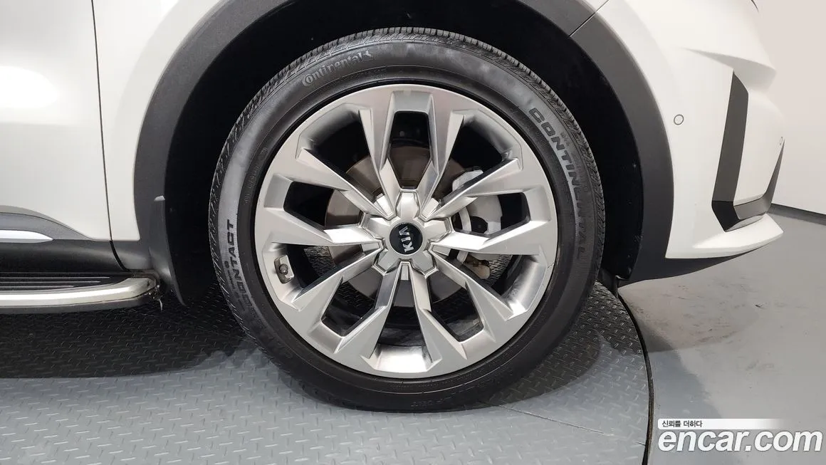 Kia Sorento — фото 9