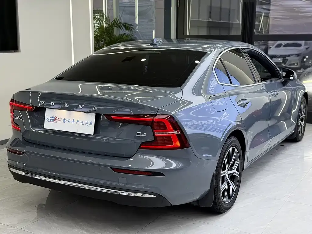 Volvo S60 — фото 10
