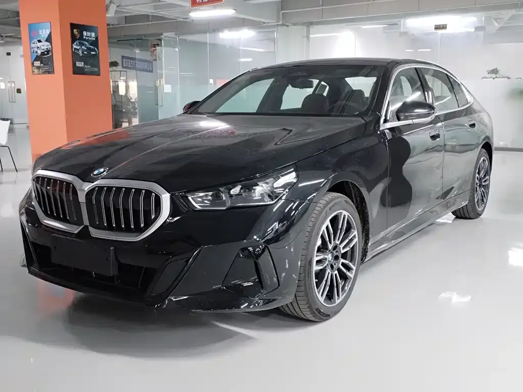 BMW 5 Series — фото 1