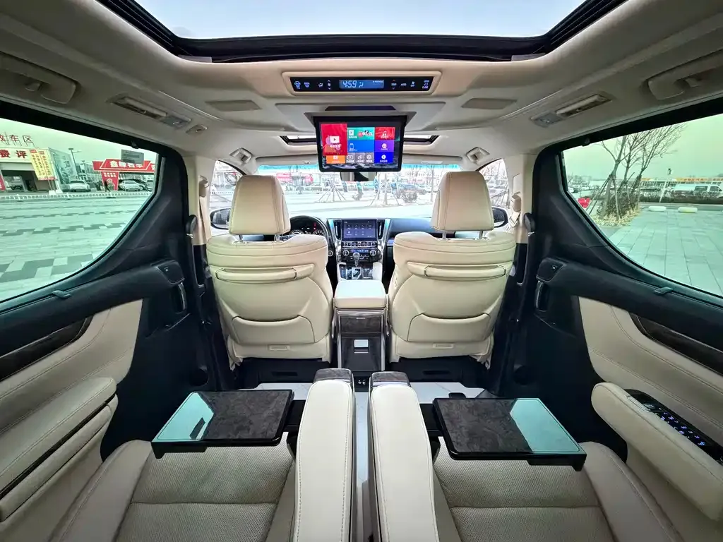Toyota Alphard — фото 9
