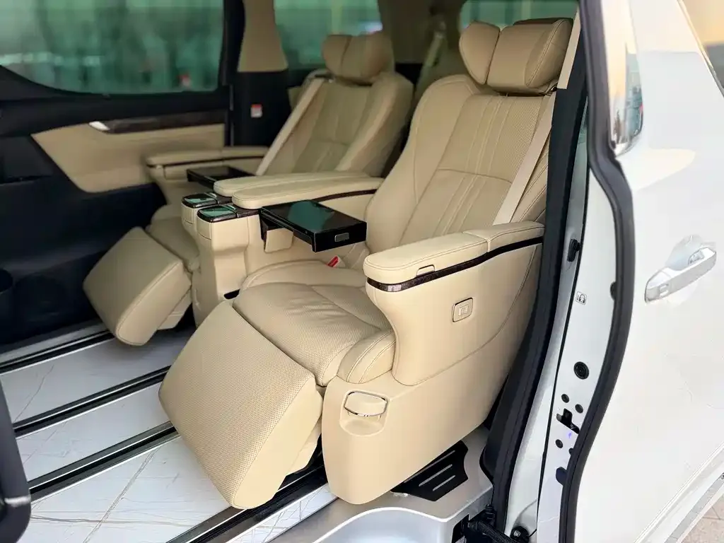 Toyota Alphard — фото 4