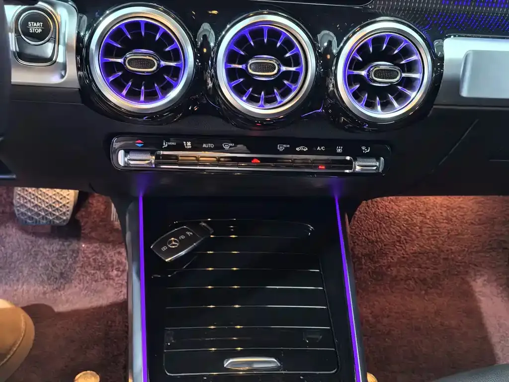 Mercedes-Benz EQB — фото 10