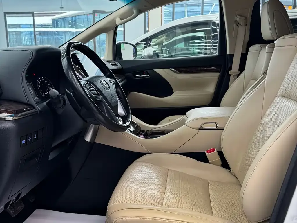 Toyota Alphard — фото 8