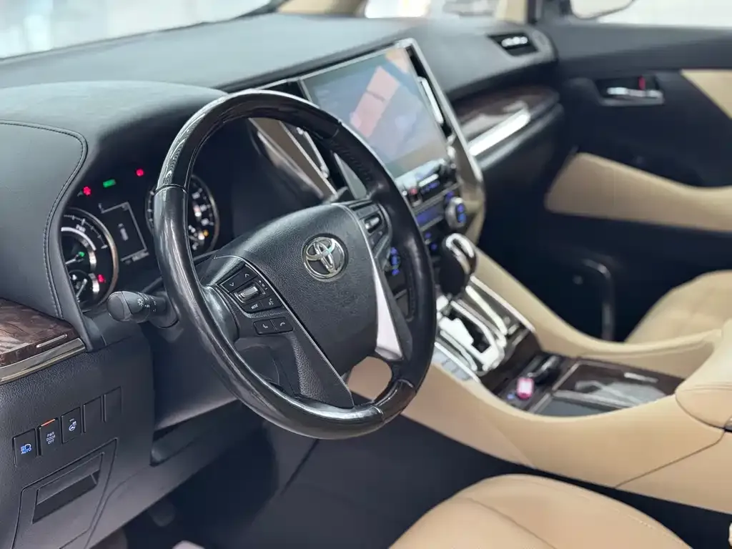 Toyota Alphard — фото 6