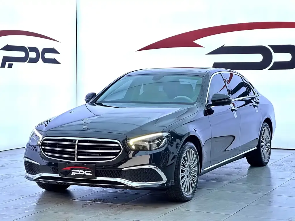 Mercedes-Benz E-Class — фото 1