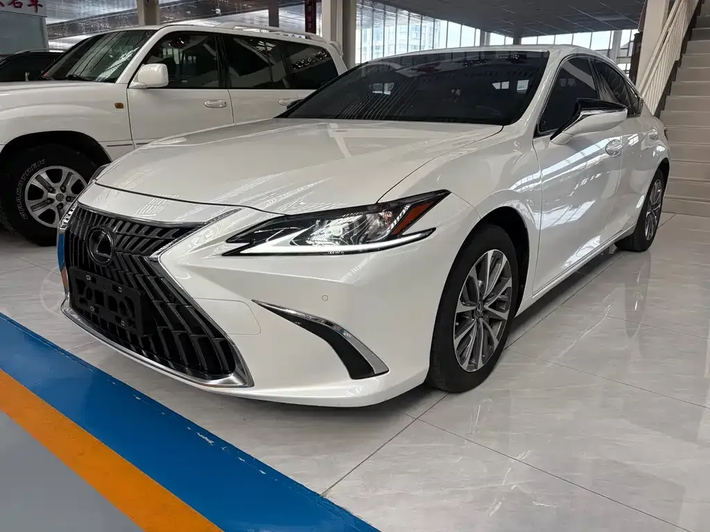 Lexus ES — фото 9