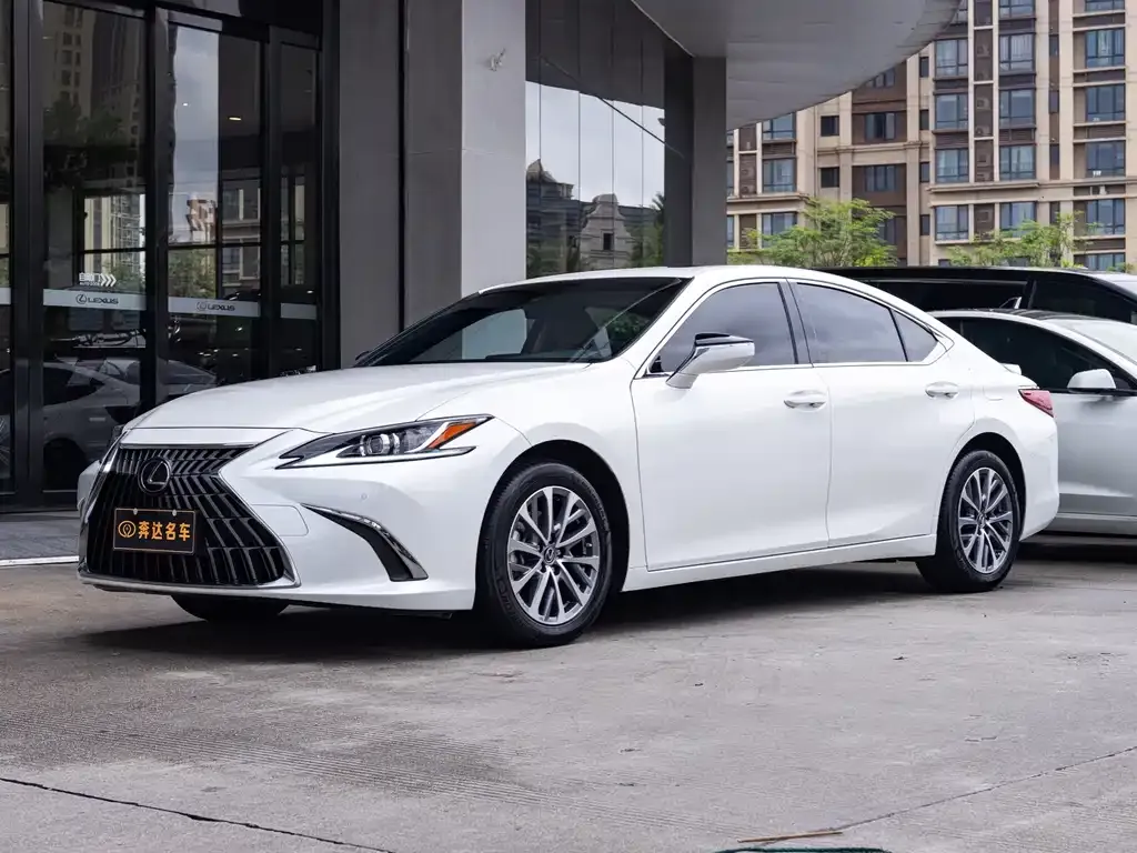 Lexus ES — фото 1