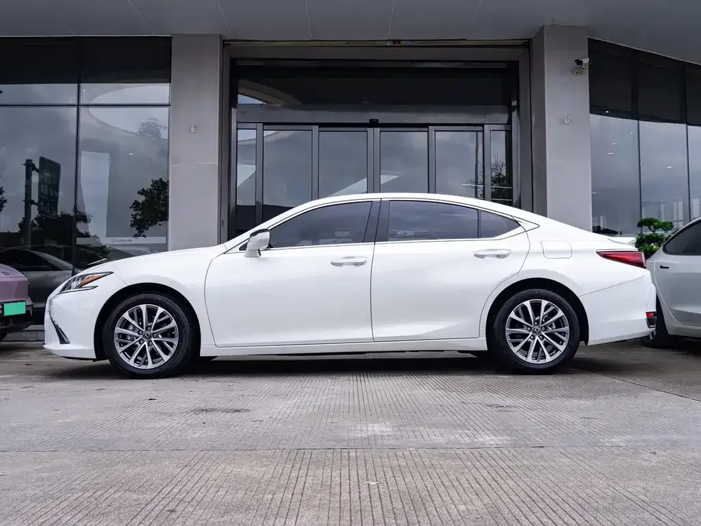 Lexus ES — фото 9