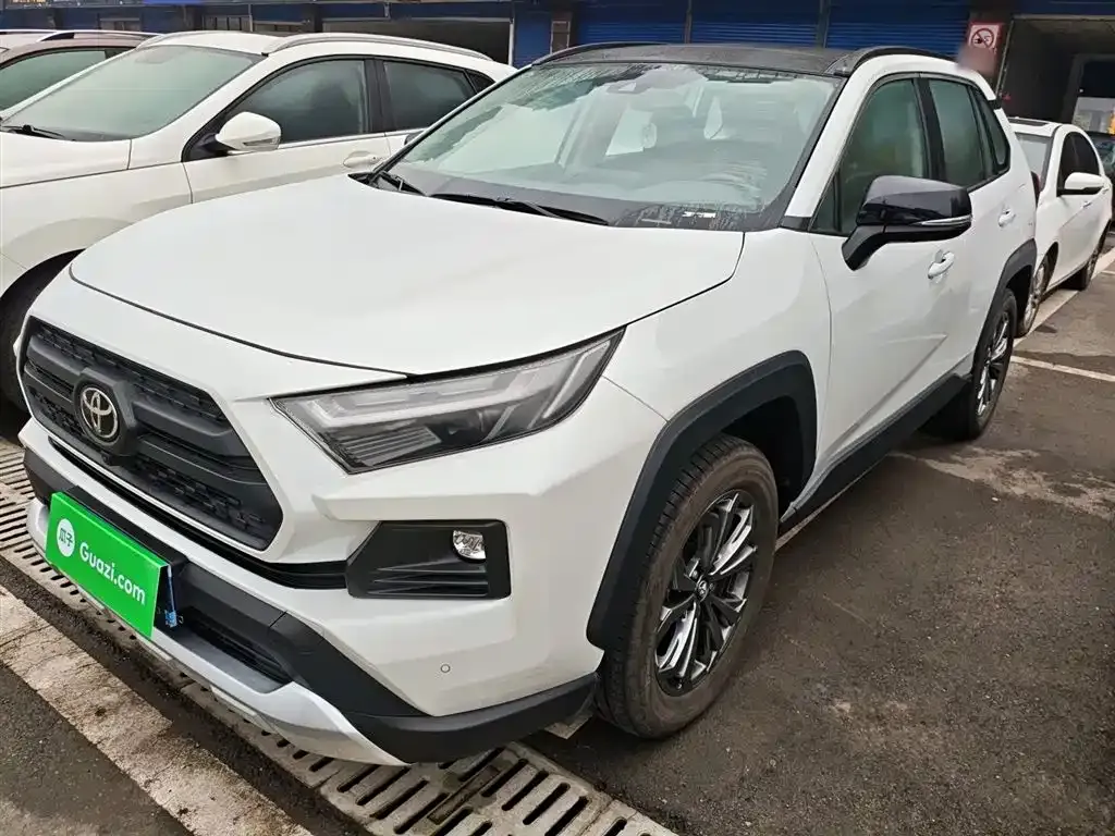 Toyota RAV4 — фото 1