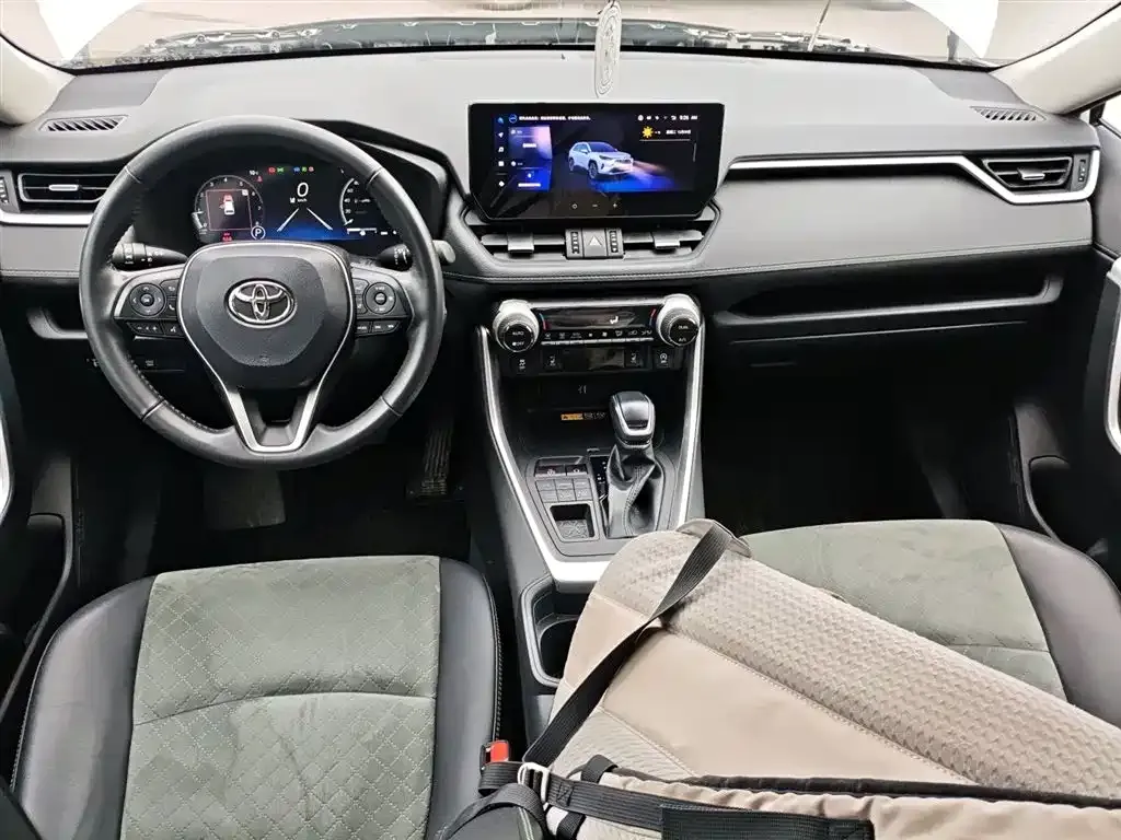 Toyota RAV4 — фото 10