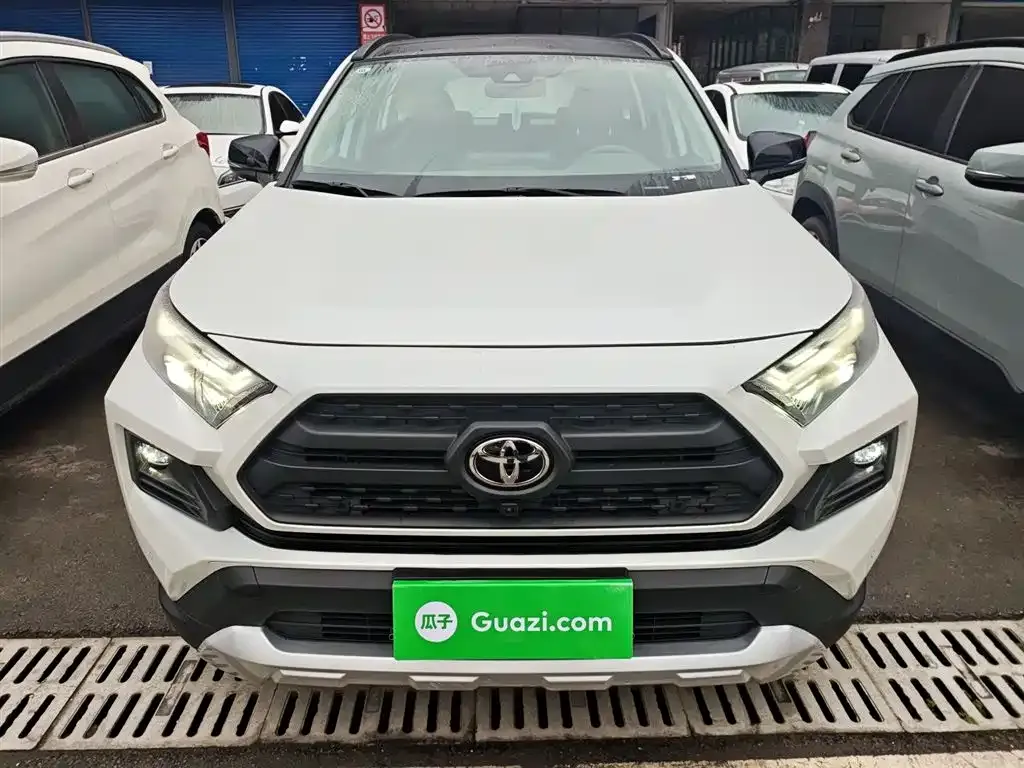 Toyota RAV4 — фото 3
