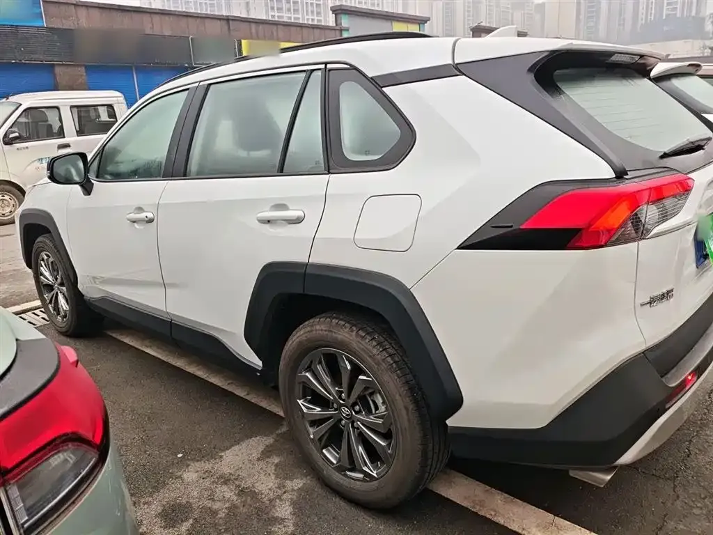 Toyota RAV4 — фото 5