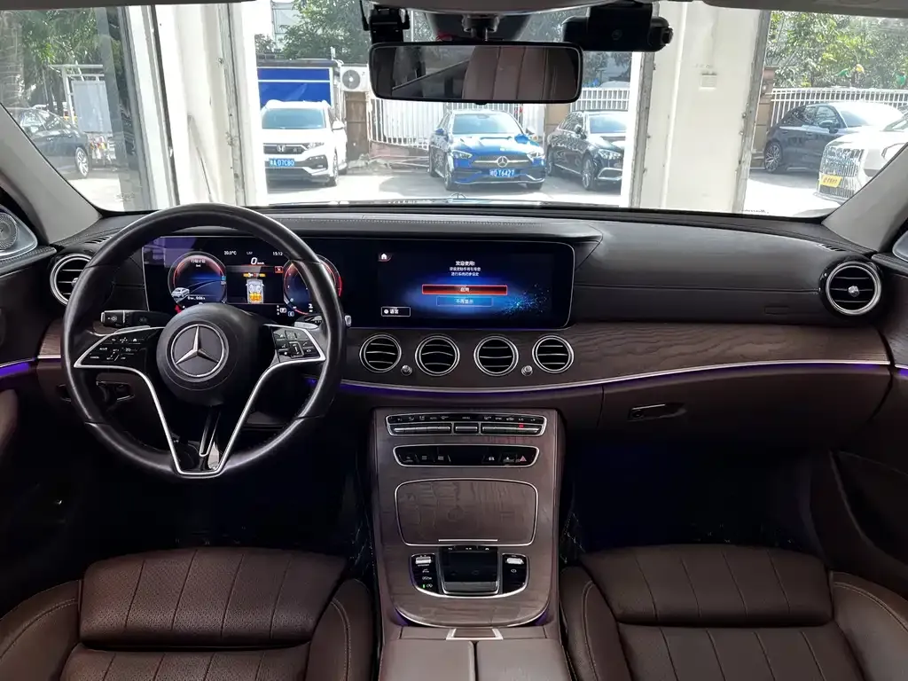 Mercedes-Benz E-Class — фото 10