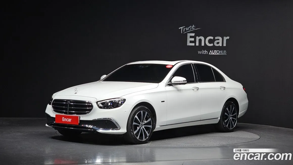 Mercedes-Benz E-Class — фото 1