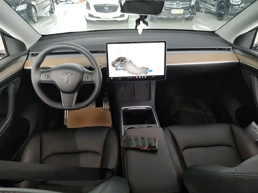 Tesla Model Y — фото 9