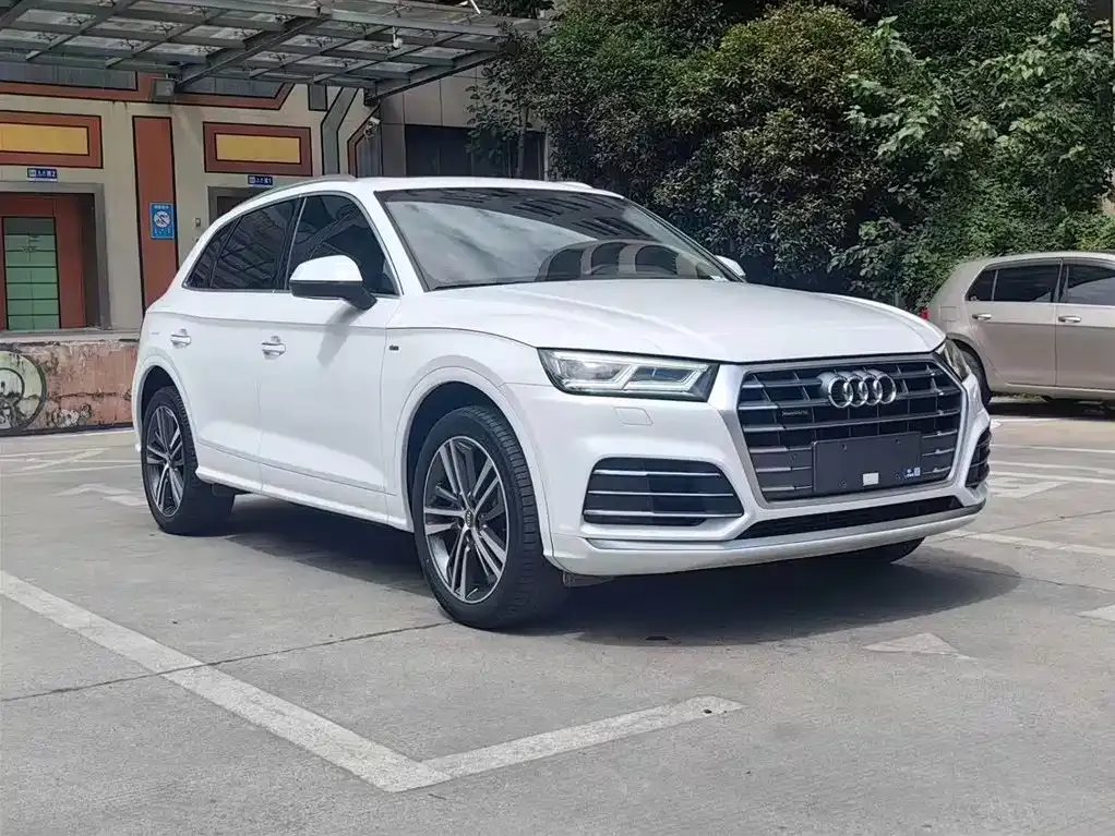 Audi Q5L — фото 10