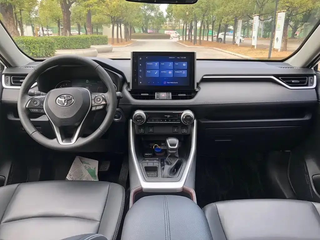 Toyota RAV4 — фото 10