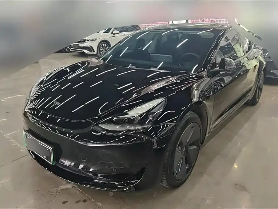 Tesla Model 3 — фото 1