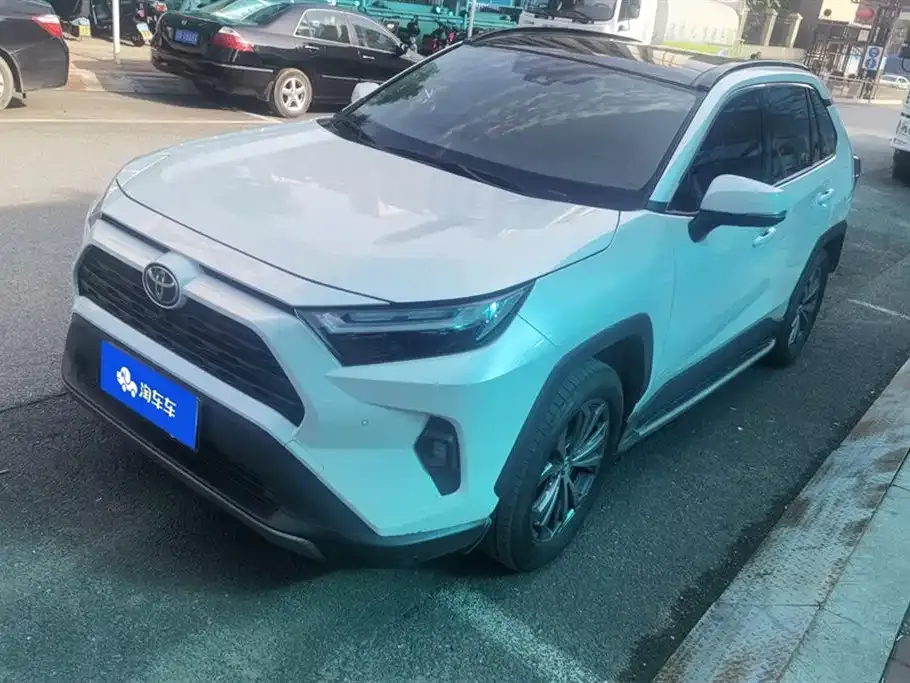 Toyota RAV4 — фото 1