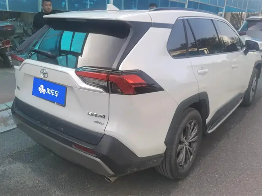 Toyota RAV4 — фото 10