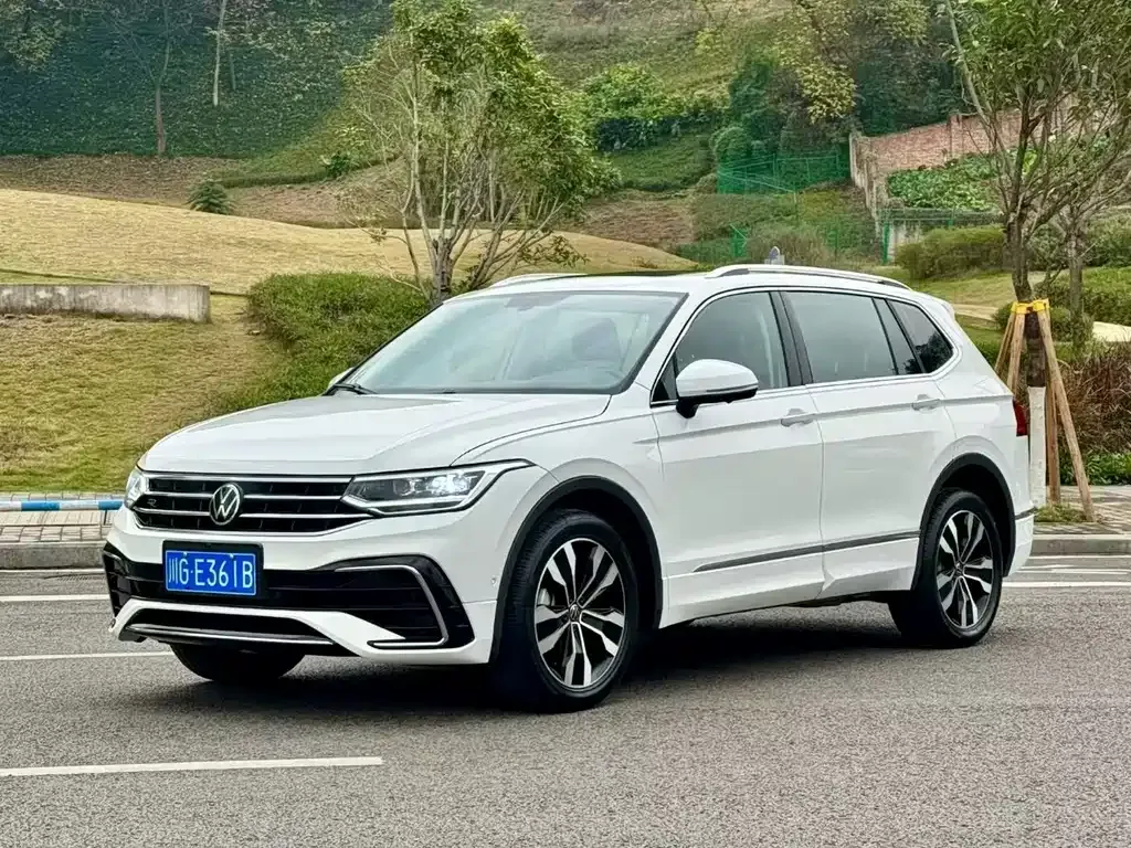 Volkswagen Tiguan L — фото 1