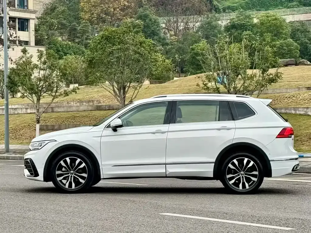 Volkswagen Tiguan L — фото 6