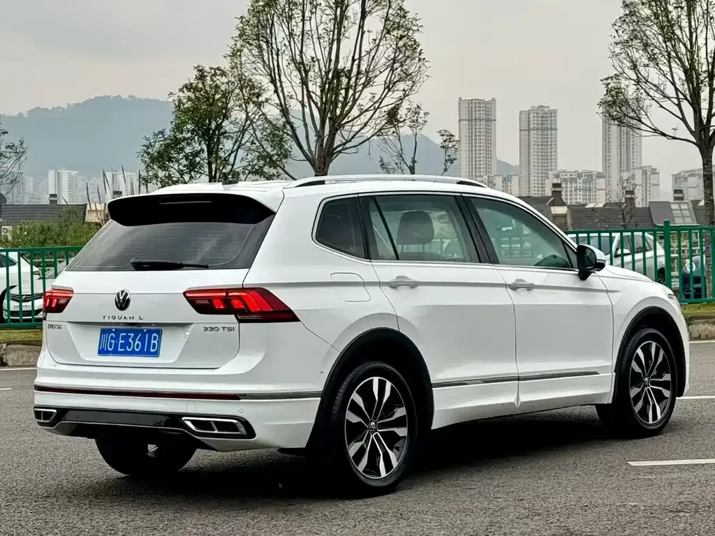 Volkswagen Tiguan L — фото 9