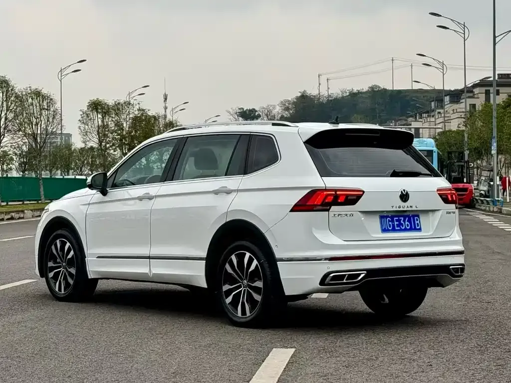 Volkswagen Tiguan L — фото 2