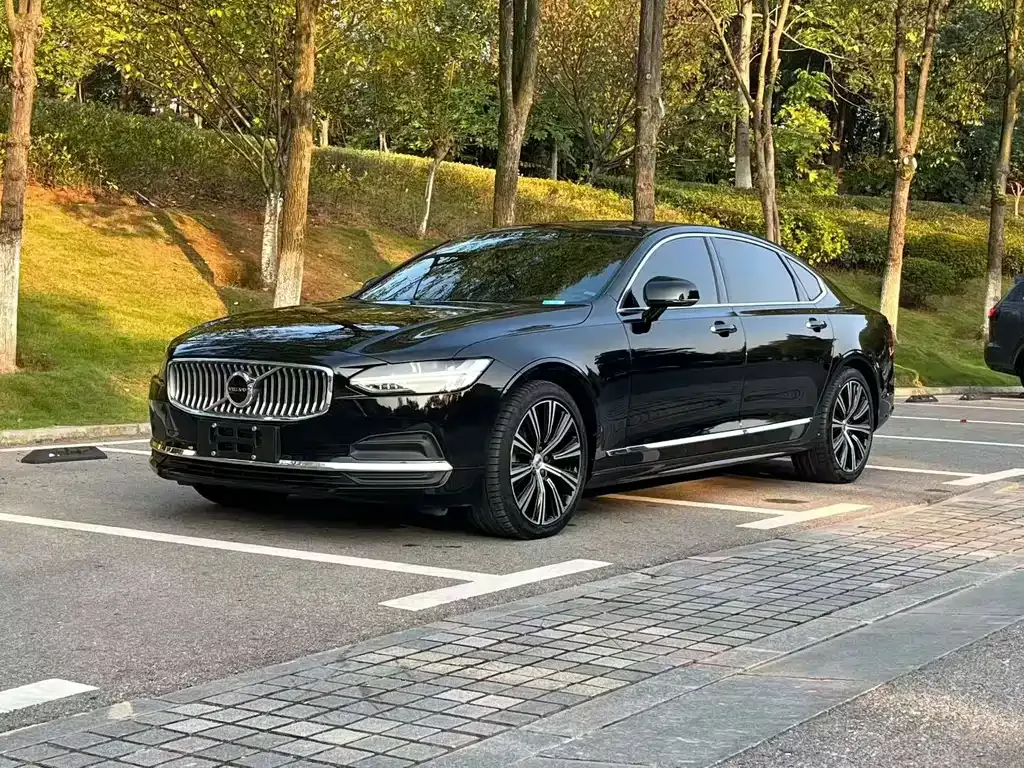Volvo S90 — фото 1
