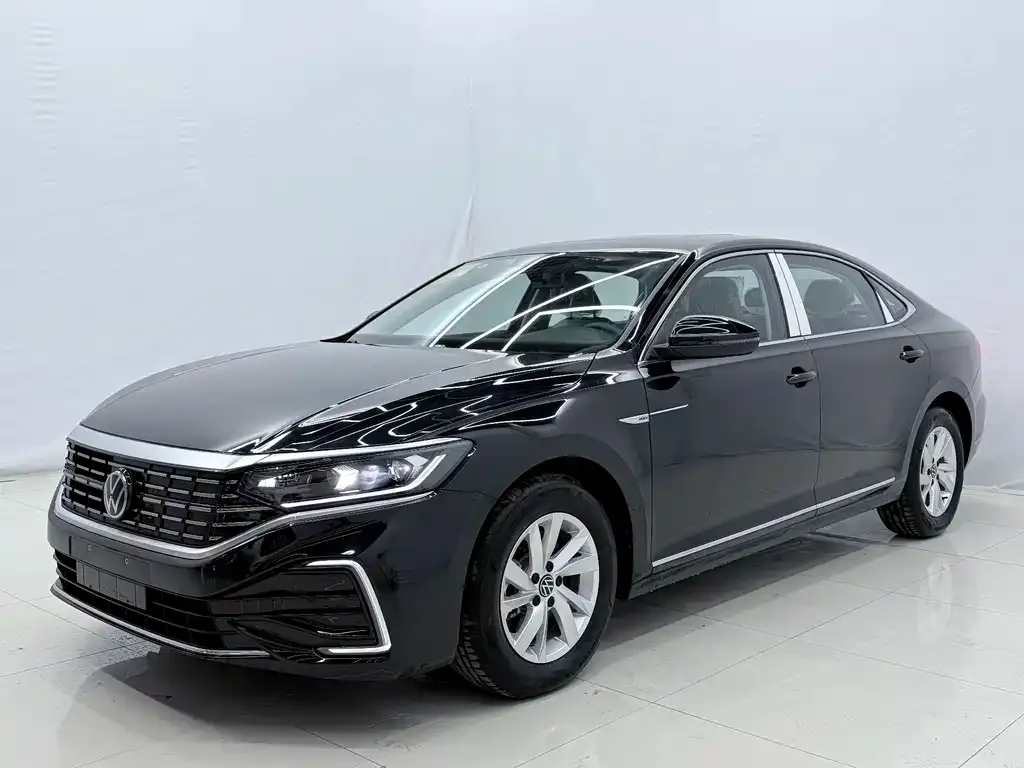 Volkswagen Passat New Energy — фото 1