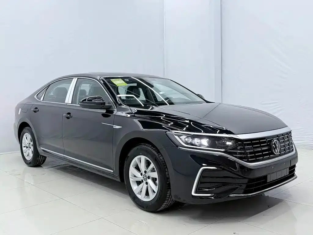 Volkswagen Passat New Energy — фото 3