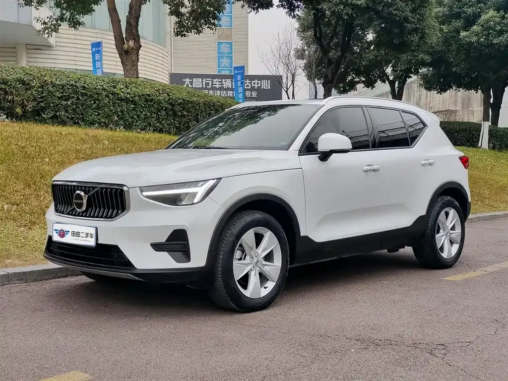 Volvo XC40 — фото 1