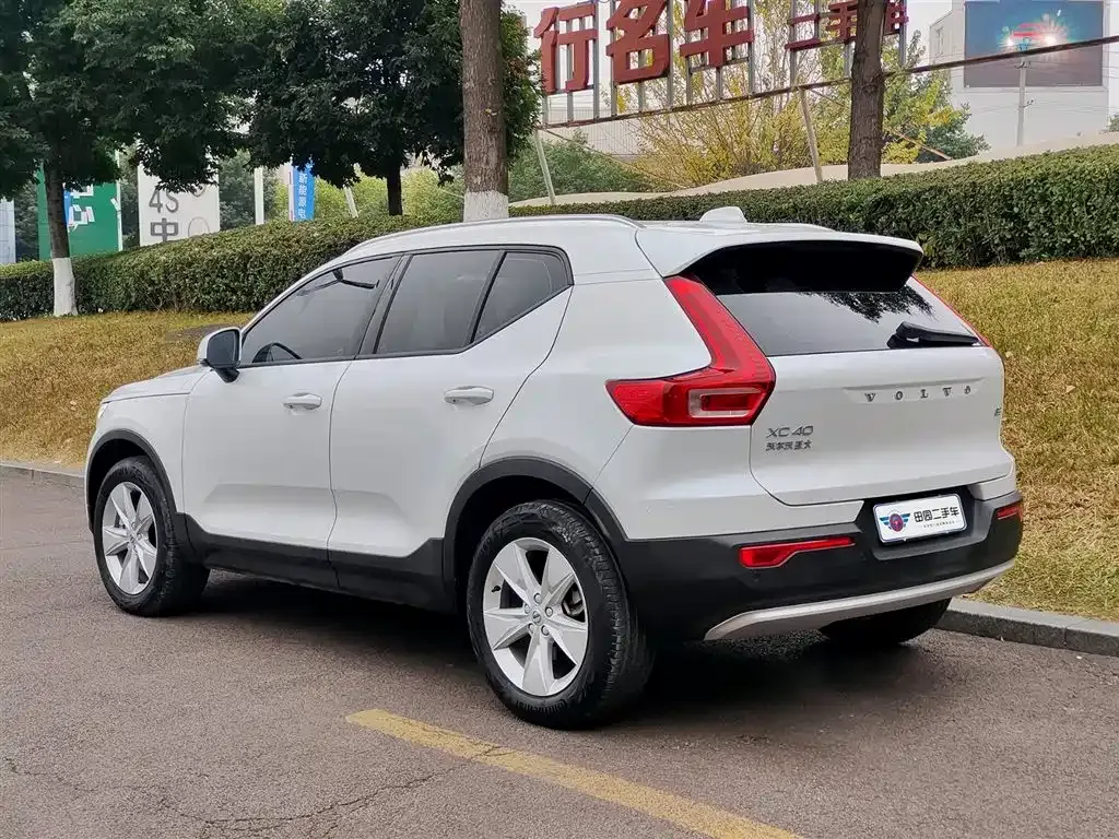 Volvo XC40 — фото 3