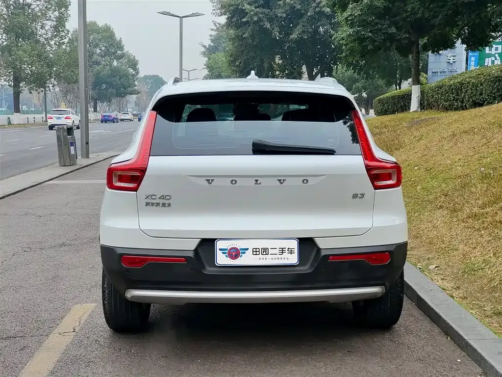 Volvo XC40 — фото 9