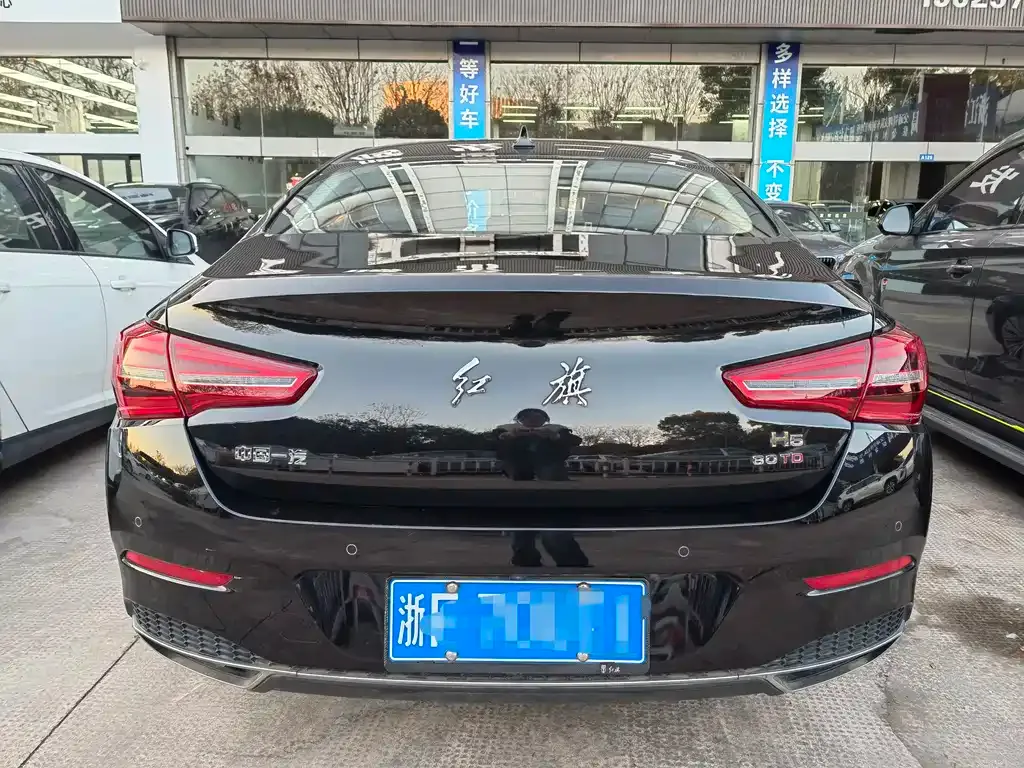Hongqi H5 — фото 10