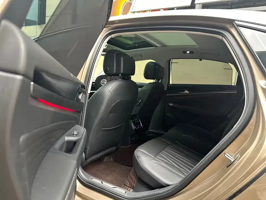 Volkswagen Passat — фото 7