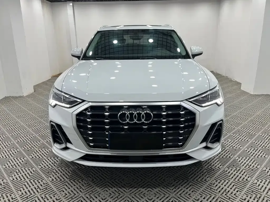 Audi Q3 — фото 1