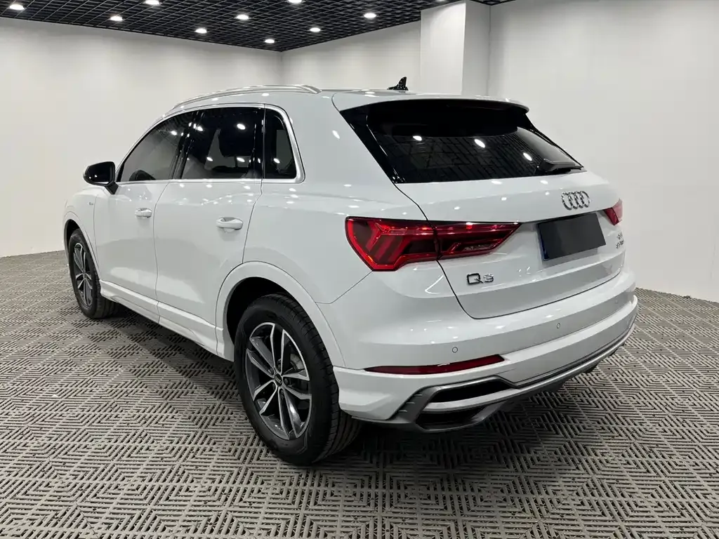 Audi Q3 — фото 8