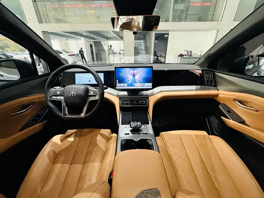 BYD L DM-i — фото 8