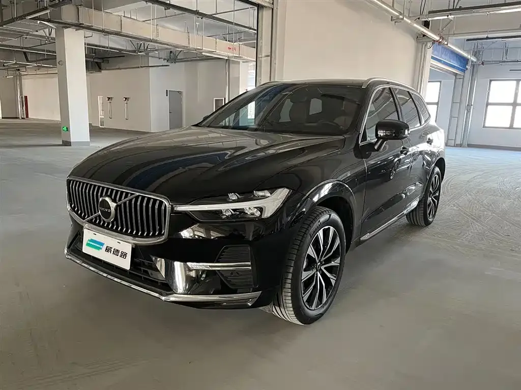 Volvo XC60 — фото 1