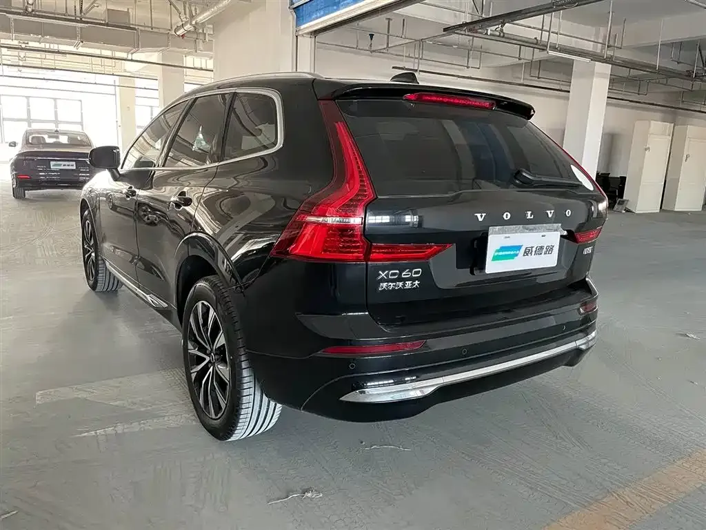 Volvo XC60 — фото 8