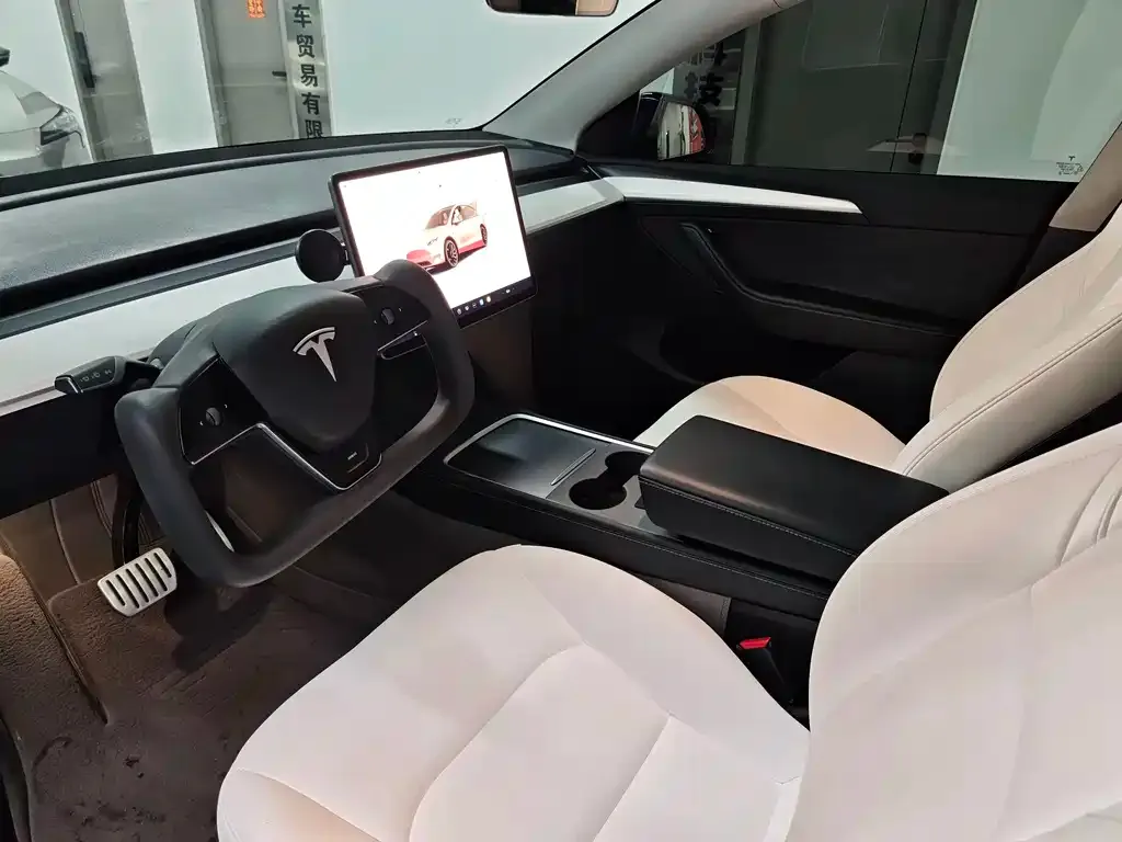 Tesla Model Y — фото 3