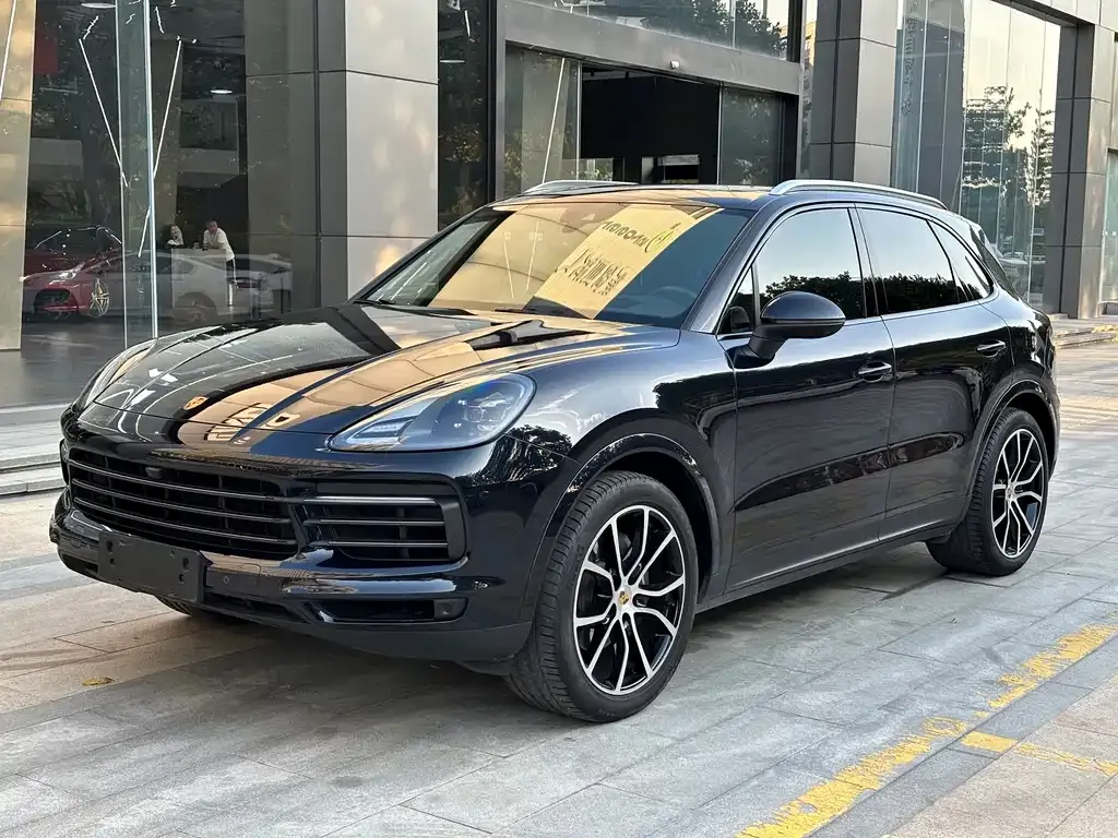 Porsche Cayenne — фото 1