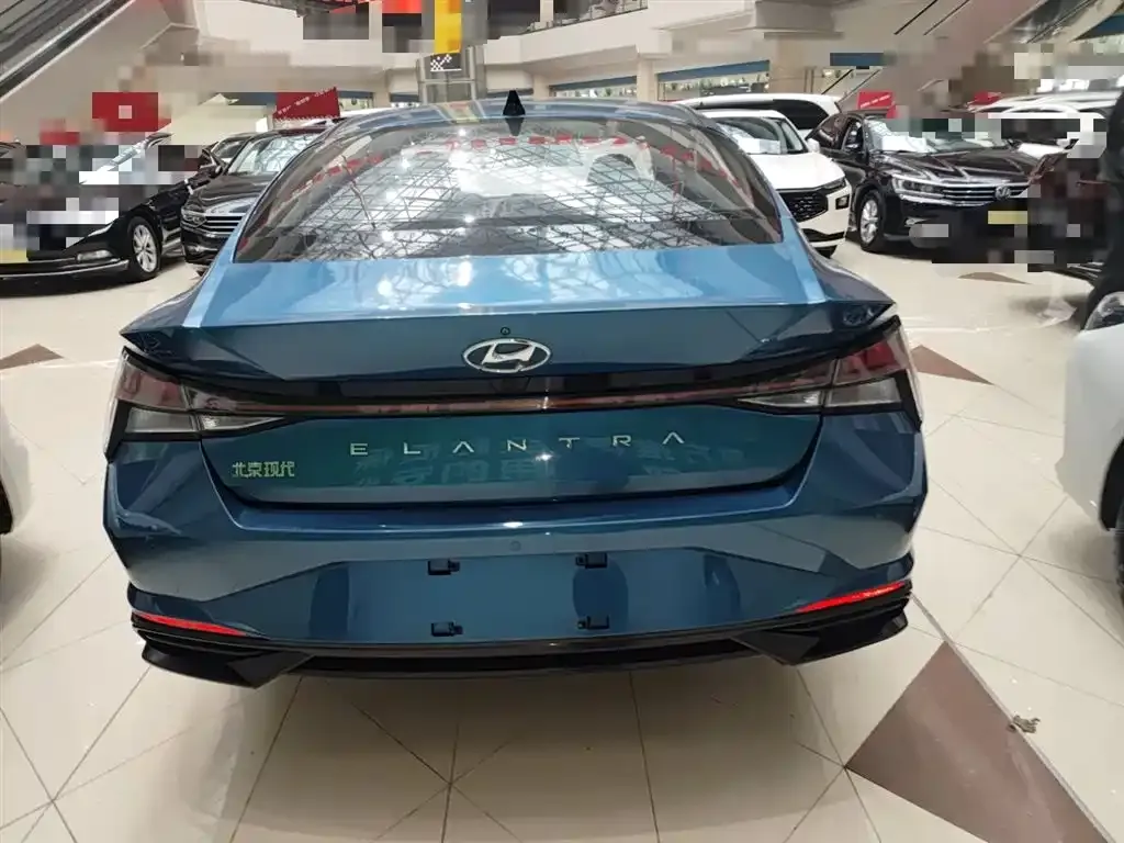 Hyundai Elantra — фото 10