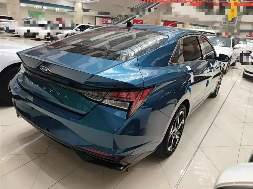 Hyundai Elantra — фото 4