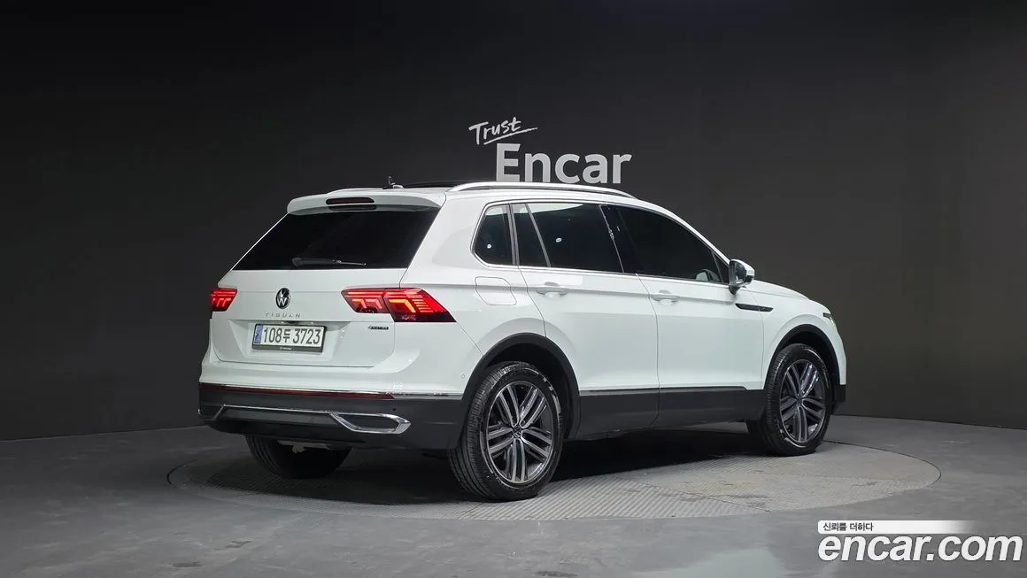 Volkswagen Tiguan — фото 10