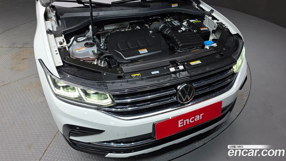 Volkswagen Tiguan — фото 9